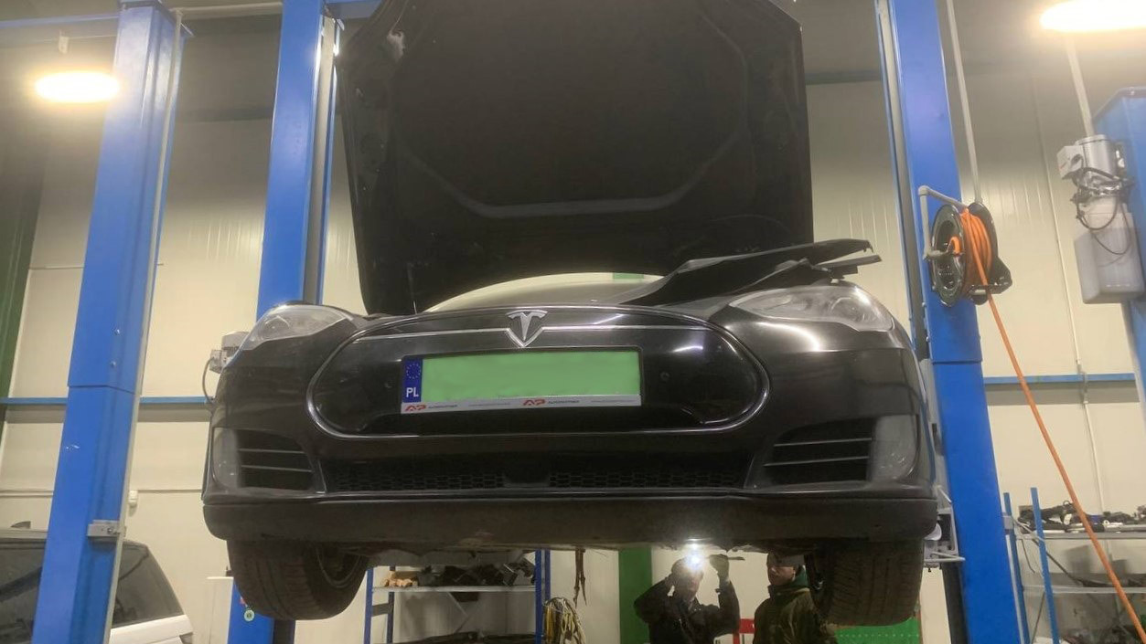 Eliminating antifreeze leakage inside the Tesla Model S electric motor