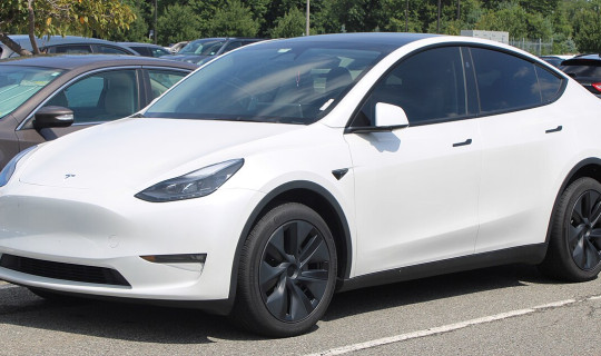 Tesla Model Y 2021: wymiana styków FC i przywrócenie działania portu ładowania