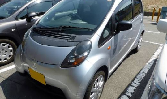 Mitsubishi i-MiEV: riparazione del gruppo motore OBC/DC-DC e programmazione della chiave