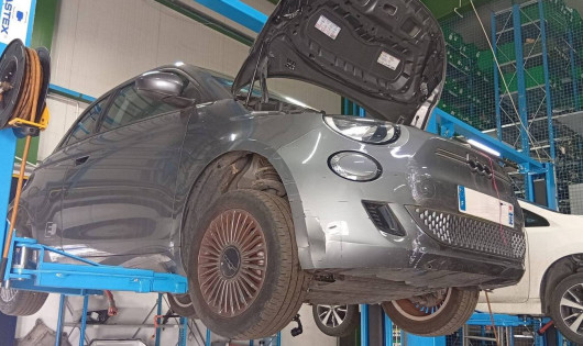 Recovering a Fiat 500e (2020) high-voltage battery after a deep discharge